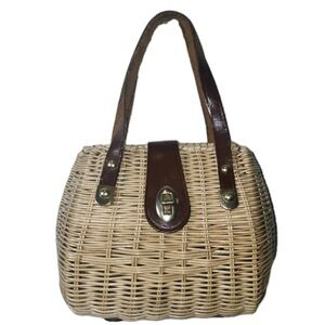 Wicker Handbag with Leather Handles And Gold Tone Hardware EUC Made In Hong Kong